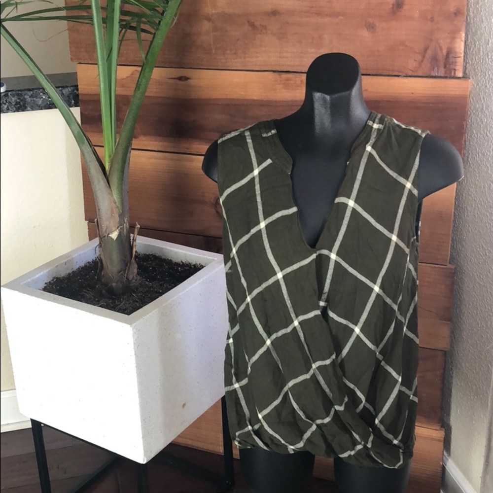 a.n.a Green & White Sleeveless Blouse